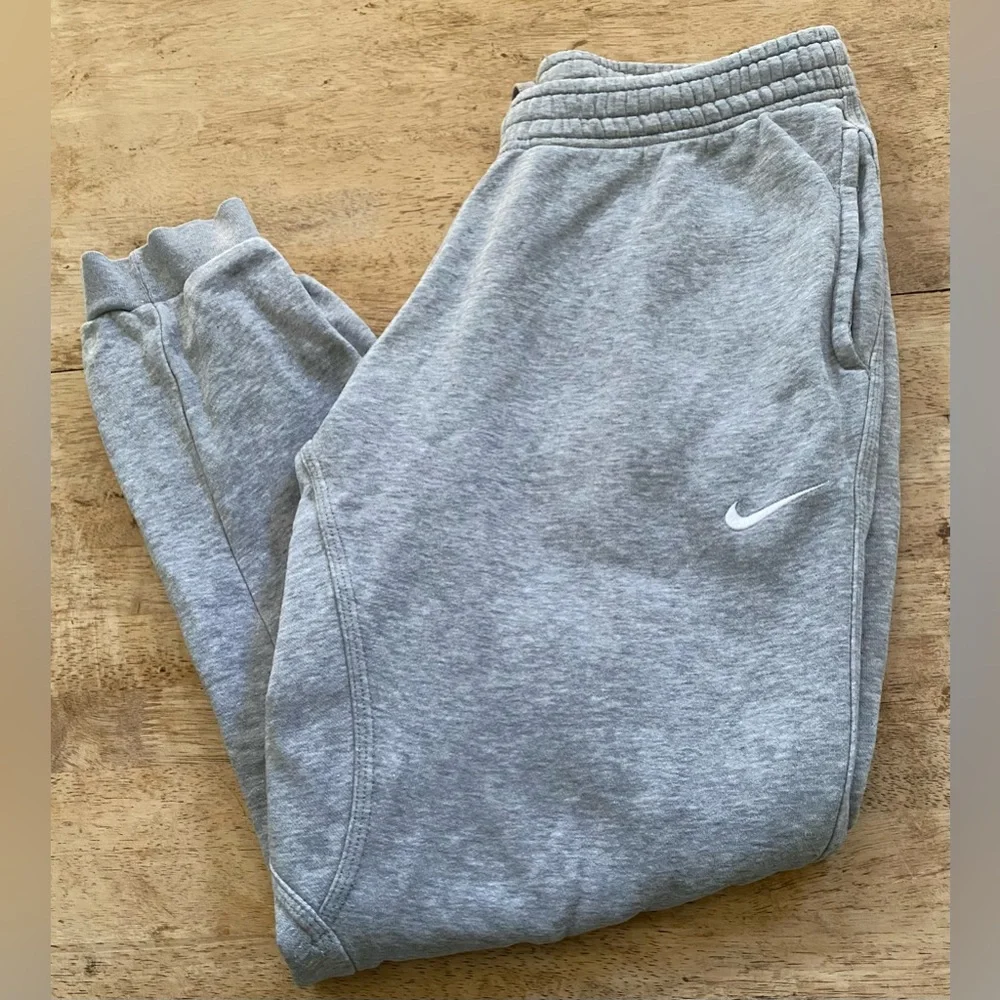 Nike Men’s Sz L‎ Heather Gray Club Fleece Joggers